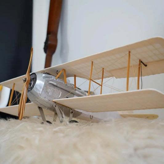 Authentic Models – historia lotnictwa zaklęta w luksusowych detalach. Dlaczego warto mieć je w swoim wnętrzu?