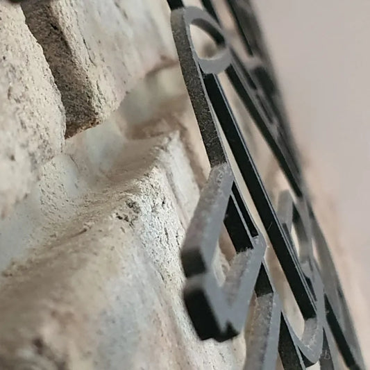 Jak dbać o stalowe dekoracje ścienne, aby zachowały perfekcyjny wygląd na lata?