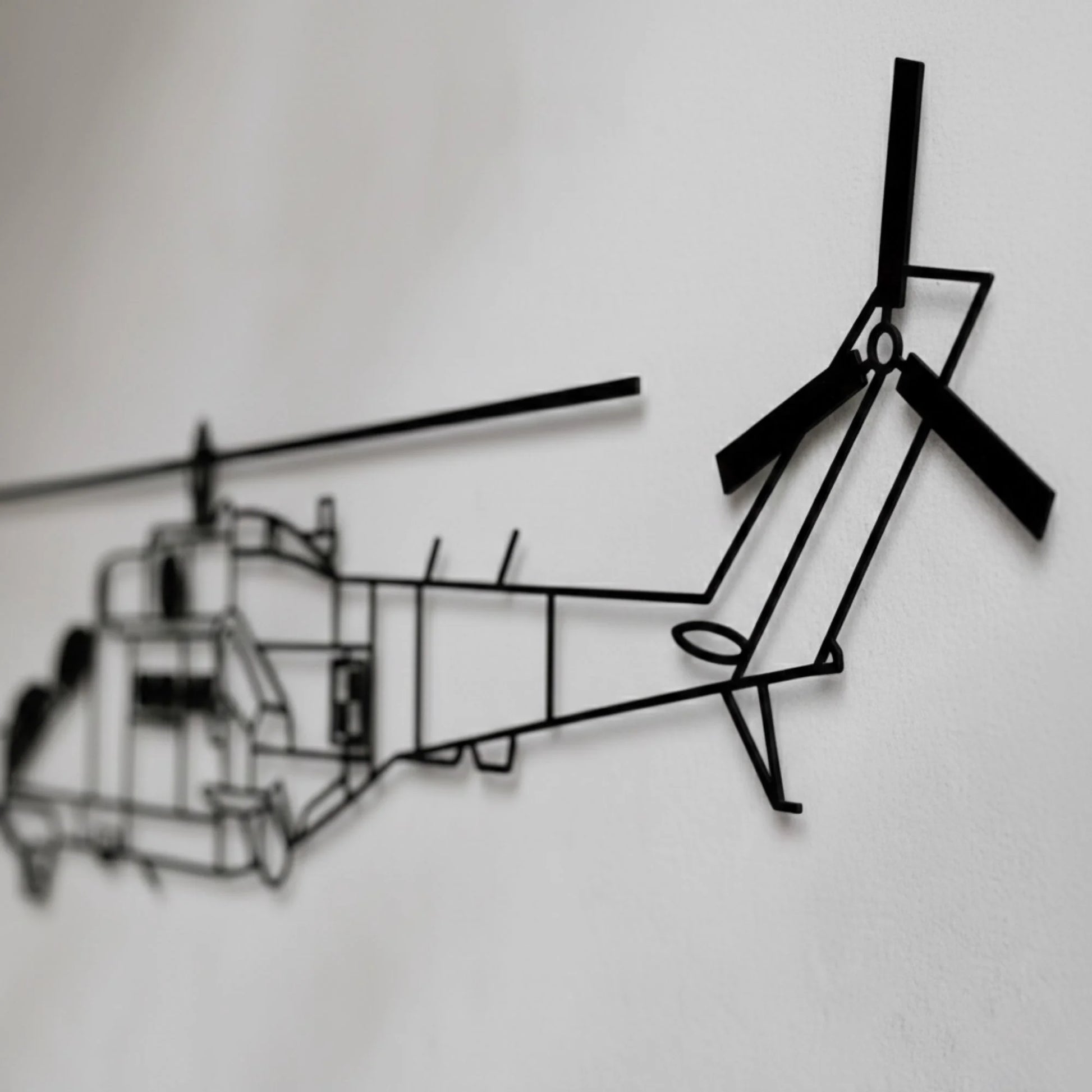 Mi-24W (Hind) - (Polska Szachownica) – Metalowa sylwetka na ścianę | Aircraft Sketches