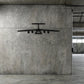 Lockheed C-141B Starlifter - Metalowa dekoracja ścienna - prezentacja w nowoczesnej sypialni